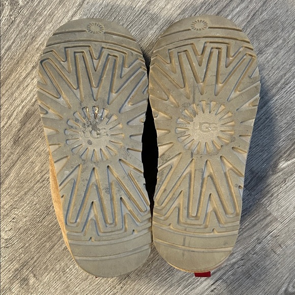 UGG Neumel Platform Zip Boots in Chestnut - Picture 6 of 7